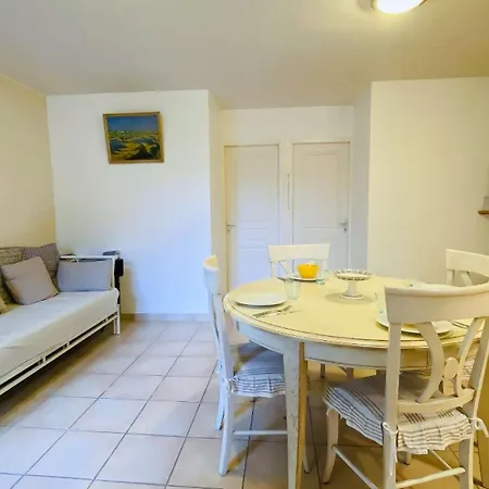 En Plein Centre Du Village, De Plain Pied Et Renovee En 2008 Saint-Martin-de-Ré