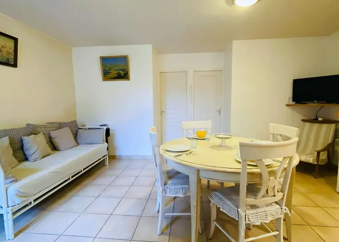 En Plein Centre Du Village, De Plain Pied Et Renovee En 2008 Saint-Martin-de-Ré